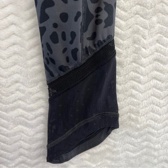 Lululemon Black Grey Just Breathe Crop Capri Leopard Print Leggings Womens 4 - Picture 8 of 16